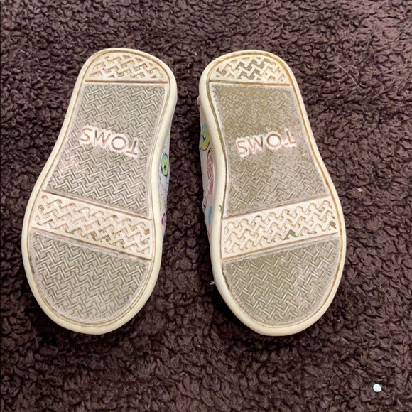 Tom’s Donut Slip-Ons - Picture 6 of 6